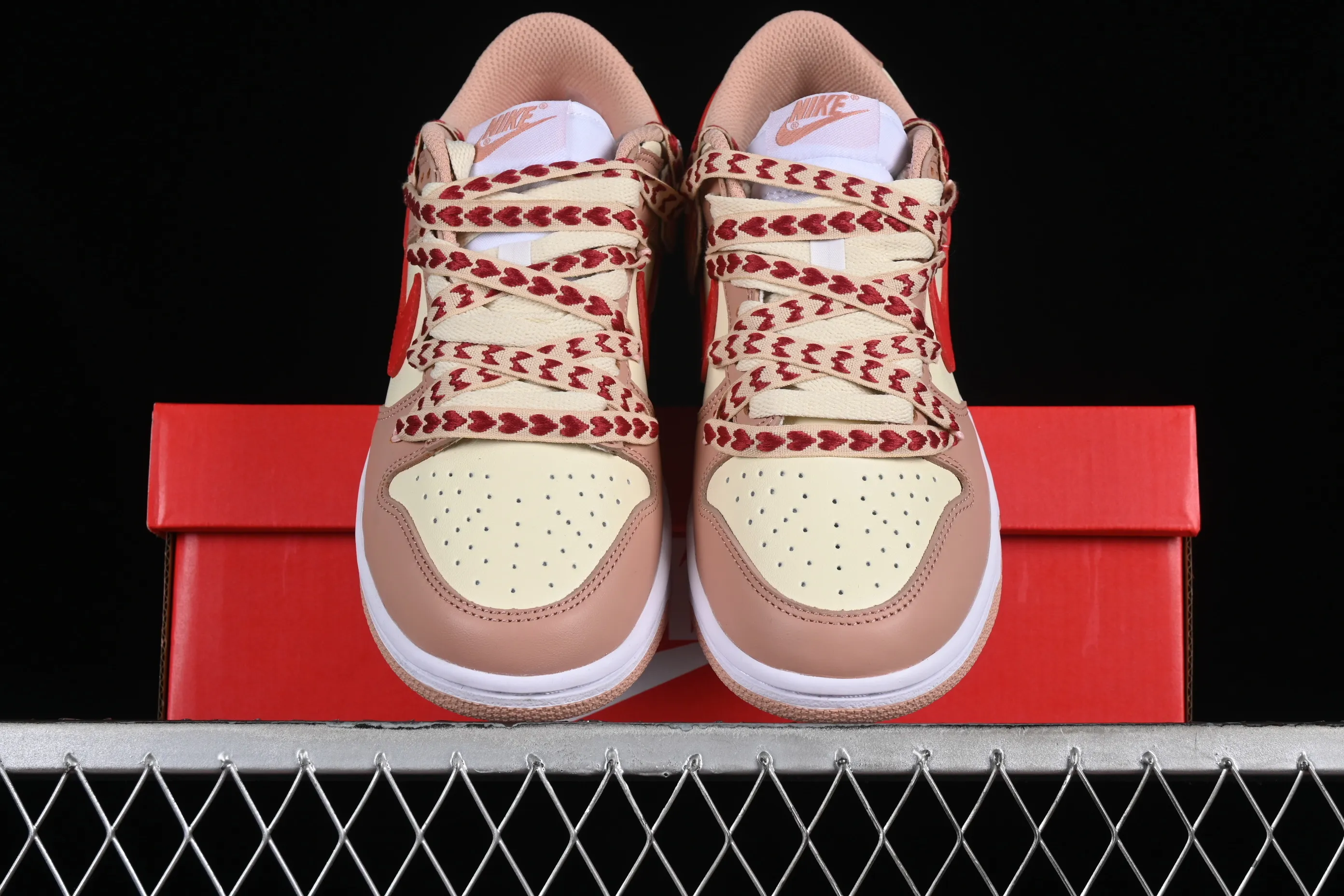 All Categories Nk SB Dunk Series Nk SB Dunk Low Low-top sneakers Nk Dunk Low Christmas gift Strawberry cake SB strappy low-top casual sneakers DD1503-118